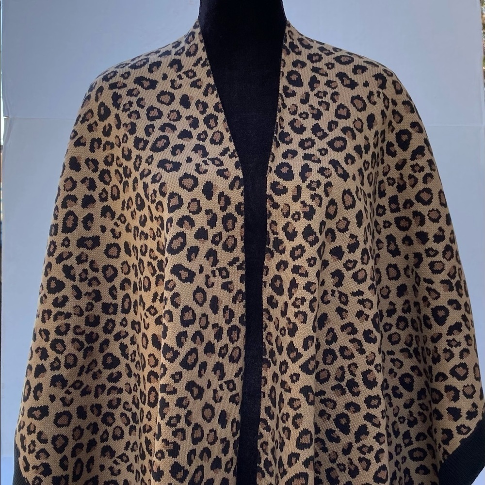 New GUESS LEOPARD RUANA - Picture 2 of 7